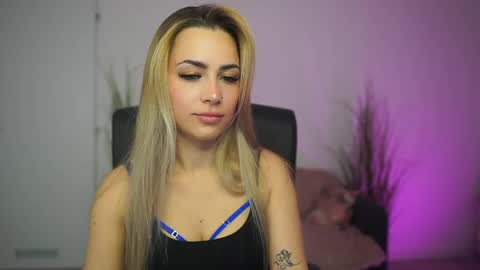 LegallyBlonde18 online show from April 14, 2026, 12:33 pm