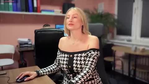 LegsLONG online show from January 12, 2026, 5:23 am