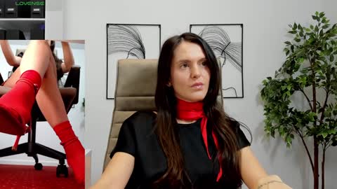 Snapshot of legswattitude chatting on December 6, 2024, 1:22 pm Elle online show from December 6, 2024, 1:22 pm