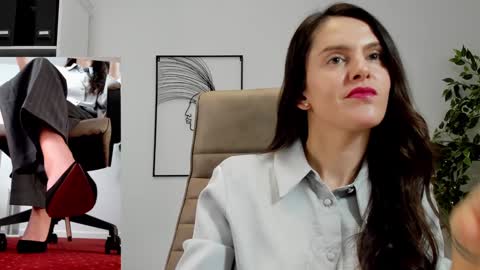 Snapshot of legswattitude chatting on December 12, 2024, 11:07 am Elle online show from December 12, 2024, 11:07 am