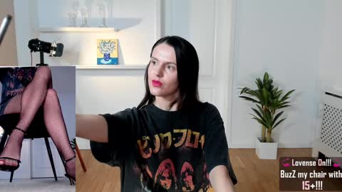 Snapshot of legswattitude chatting on January 4, 2025, 12:27 pm Elle online show from January 4, 2025, 12:27 pm