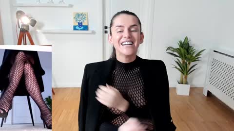 Snapshot of legswattitude chatting on January 11, 2025, 1:01 pm Elle online show from January 11, 2025, 1:01 pm