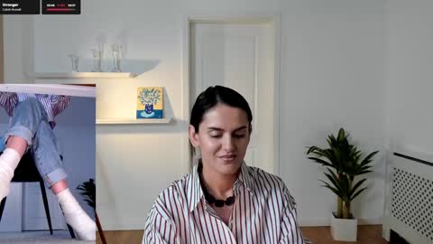 Snapshot of legswattitude chatting on January 16, 2025, 9:59 am Elle online show from January 16, 2025, 9:59 am