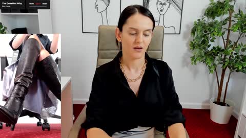 Snapshot of legswattitude chatting on January 27, 2025, 11:54 am Elle online show from January 27, 2025, 11:54 am