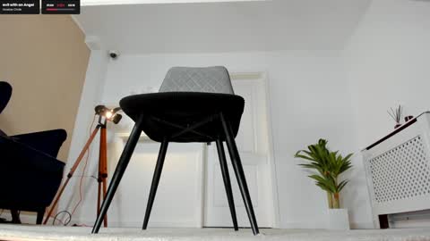 Snapshot of legswattitude chatting on February 2, 2025, 5:37 pm Elle online show from February 2, 2025, 5:37 pm