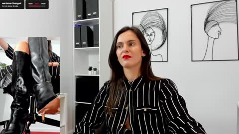 Snapshot of legswattitude chatting on March 10, 2025, 11:21 am Elle online show from March 10, 2025, 11:21 am