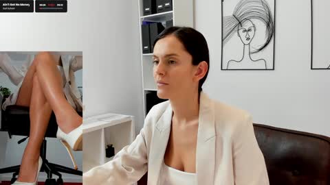 Snapshot of legswattitude chatting on March 11, 2025, 8:52 am Elle online show from March 11, 2025, 8:52 am