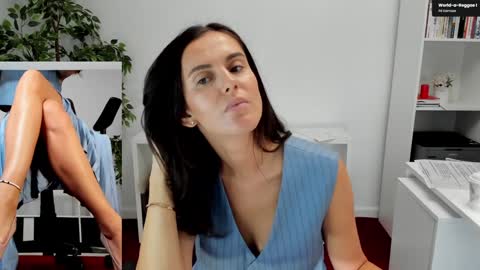 Snapshot of legswattitude chatting on September 11, 2025, 6:02 am Elle online show from September 11, 2025, 6:02 am