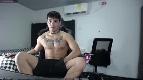  Lei  online show from December 11, 2024, 8:18 pm