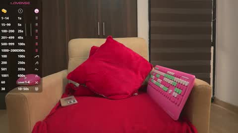 Leah online show from October 30, 2025, 7:14 pm