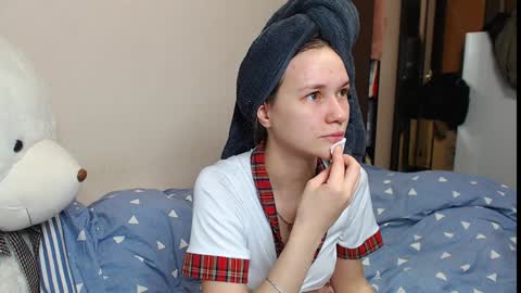 Snapshot of leila_bambi_ chatting on December 9, 2024, 12:30 pm leila_bambi_ online show from December 9, 2024, 12:30 pm