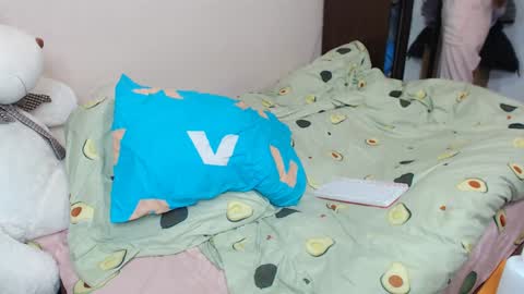 Snapshot of leila_bambi_ chatting on January 21, 2025, 7:17 pm leila_bambi_ online show from January 21, 2025, 7:17 pm