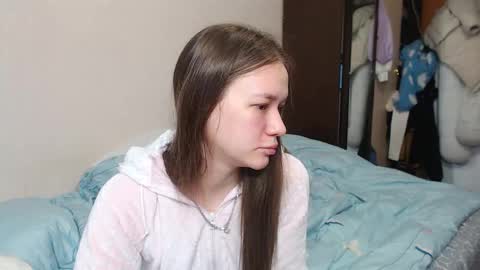 Snapshot of leila_bambi_ chatting on February 12, 2025, 4:33 pm leila_bambi_ online show from February 12, 2025, 4:33 pm