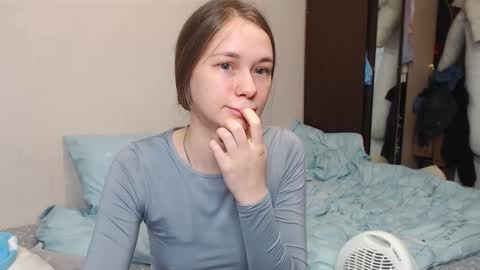 Snapshot of leila_bambi_ chatting on February 19, 2025, 5:16 am leila_bambi_ online show from February 19, 2025, 5:16 am