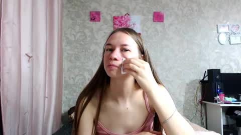 Snapshot of leila_bambi_ chatting on October 22, 2025, 1:11 pm leila_bambi_ online show from October 22, 2025, 1:11 pm