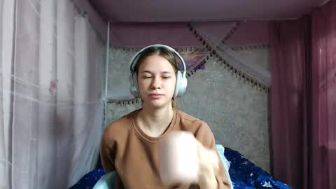 Snapshot of leila_bambi_ chatting on November 14, 2025, 11:53 am leila_bambi_ online show from November 14, 2025, 11:53 am
