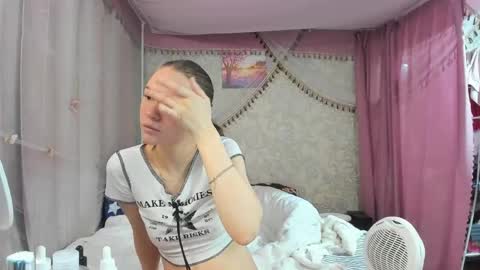 leila_bambi_ online show from April 15, 2026, 1:01 am