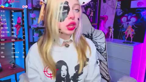 Snapshot of leiladwight chatting on November 11, 2025, 5:35 pm Leila online show from November 11, 2025, 5:35 pm