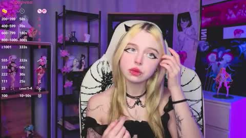 Snapshot of leiladwight chatting on November 15, 2025, 4:03 pm Leila online show from November 15, 2025, 4:03 pm