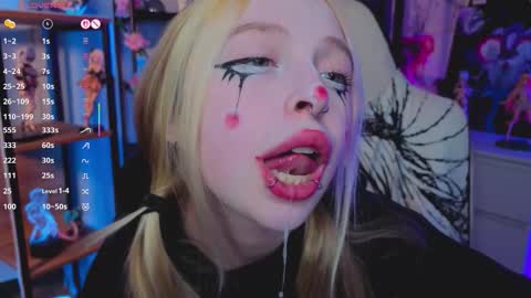 Snapshot of leiladwight chatting on November 28, 2025, 5:15 pm Leila online show from November 28, 2025, 5:15 pm