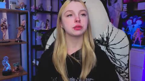 Snapshot of leiladwight chatting on December 5, 2025, 4:14 pm Leila online show from December 5, 2025, 4:14 pm