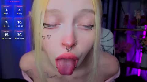 Snapshot of leiladwight chatting on January 6, 2026, 4:11 pm Leila online show from January 6, 2026, 4:11 pm