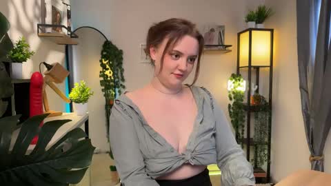 Lela online show from April 4, 2026, 9:56 pm