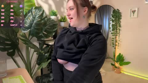 Lela online show from April 10, 2026, 8:24 pm