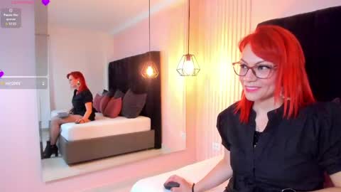 Leloo  online show from May 19, 2026, 10:49 pm