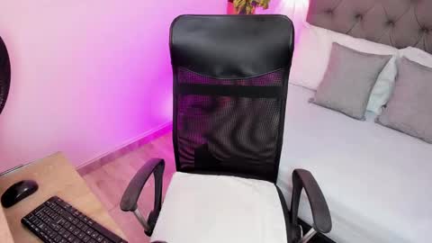 L E N A online show from September 29, 2025, 12:21 pm