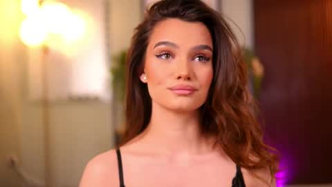 Lena Laurent online show from April 21, 2026, 9:15 am