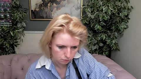 Snapshot of lena_paulles chatting on December 5, 2024, 2:22 pm Lena online show from December 5, 2024, 2:22 pm