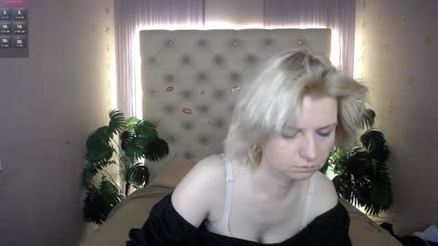 Snapshot of lena_paulles chatting on December 6, 2024, 4:03 am Lena online show from December 6, 2024, 4:03 am