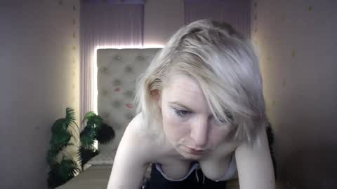 Snapshot of lena_paulles chatting on December 18, 2024, 7:04 am Lena online show from December 18, 2024, 7:04 am