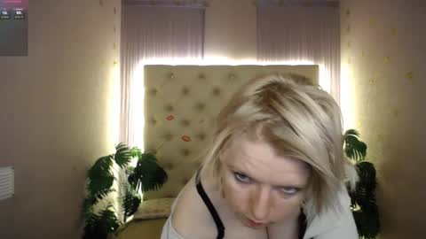 Snapshot of lena_paulles chatting on December 23, 2024, 10:32 am Lena online show from December 23, 2024, 10:32 am