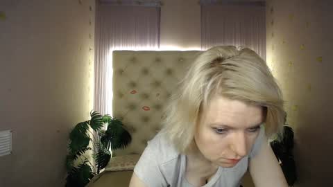 Snapshot of lena_paulles chatting on December 24, 2024, 4:00 am Lena online show from December 24, 2024, 4:00 am