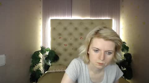 Snapshot of lena_paulles chatting on December 24, 2024, 10:11 am Lena online show from December 24, 2024, 10:11 am