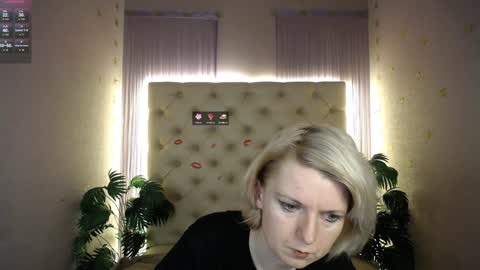 Snapshot of lena_paulles chatting on December 28, 2024, 4:08 am Lena online show from December 28, 2024, 4:08 am