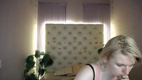 Snapshot of lena_paulles chatting on December 30, 2024, 7:04 am Lena online show from December 30, 2024, 7:04 am