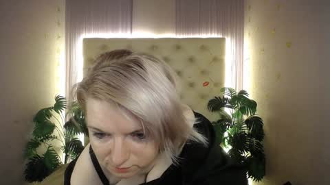 Snapshot of lena_paulles chatting on January 7, 2025, 4:08 am Lena online show from January 7, 2025, 4:08 am