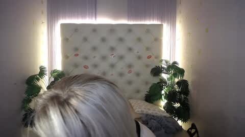 Snapshot of lena_paulles chatting on January 12, 2025, 4:00 am Lena online show from January 12, 2025, 4:00 am