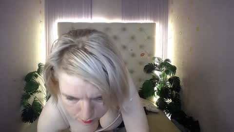 Snapshot of lena_paulles chatting on January 12, 2025, 7:00 am Lena online show from January 12, 2025, 7:00 am