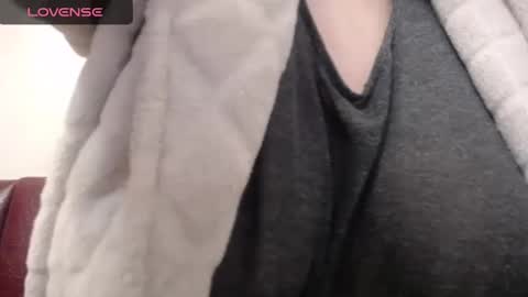 lenagolden online show from December 7, 2024, 6:48 pm