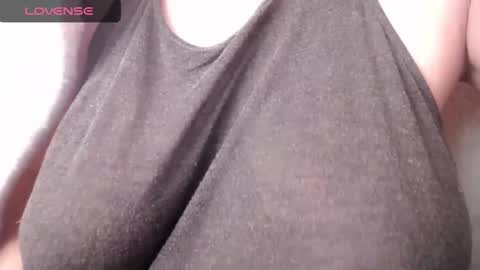 lenagolden online show from March 8, 2025, 9:06 am