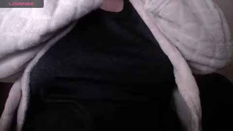 lenagolden online show from March 4, 2026, 11:38 am