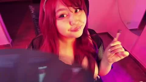 Lenna Kang online show from November 7, 2025, 4:23 am