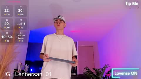 Lenner INDEPENDENT MODEL online show from February 8, 2025, 12:06 pm