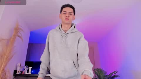 Lenner INDEPENDENT MODEL online show from February 16, 2025, 5:59 am