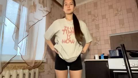 Snapshot of lenniepennachio chatting on April 24, 2026, 3:20 am Hellomy name is Natalyits my first day here nice to meet you Give me 50 thumbs ups online show from April 24, 2026, 3:20 am