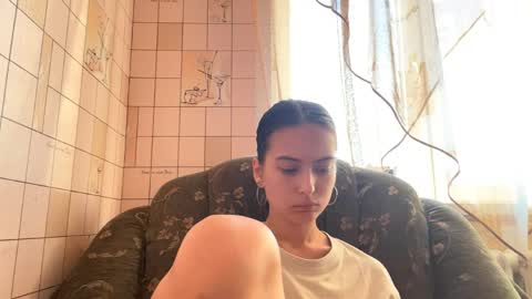 Snapshot of lenniepennachio chatting on May 7, 2026, 3:01 am Hellomy name is Natalyits my first day here nice to meet you Give me 50 thumbs ups online show from May 7, 2026, 3:01 am